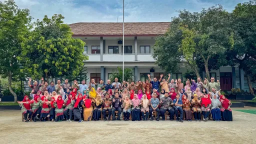 Guru-guru SMKN 1 Tangerang tahun 2025.